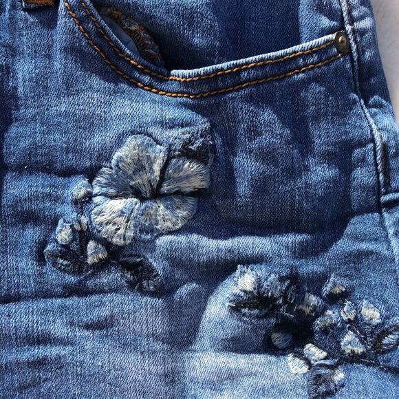 Indigo Rein floral embroidered jean short shorts junior sz 3 - Picture 4 of 7